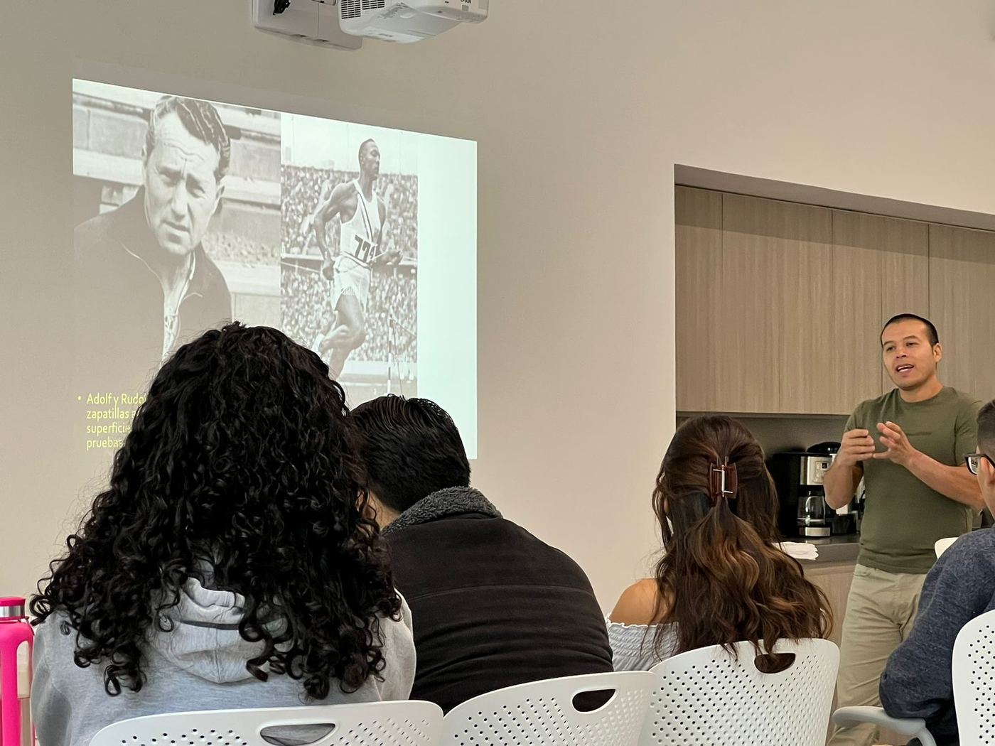 Clase del profesor Celso Sánchez